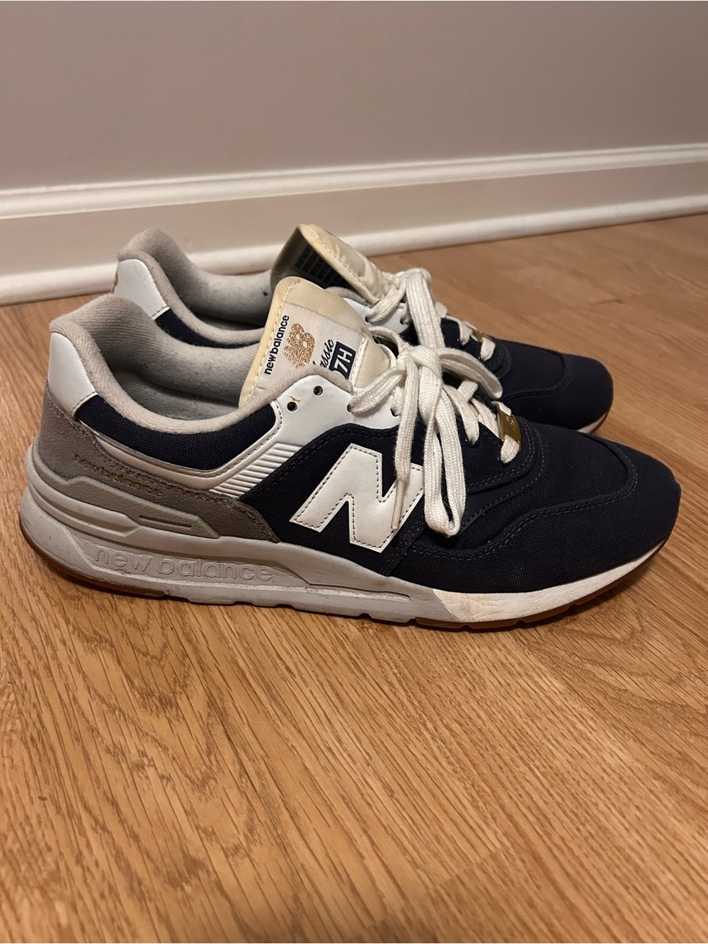 New Balance Men's Navy and White Retro Runner Sneakers
